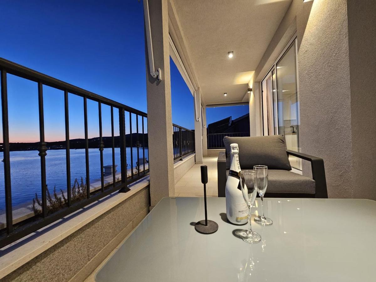 Villa Lux Apartments Rogoznica  Bagian luar foto