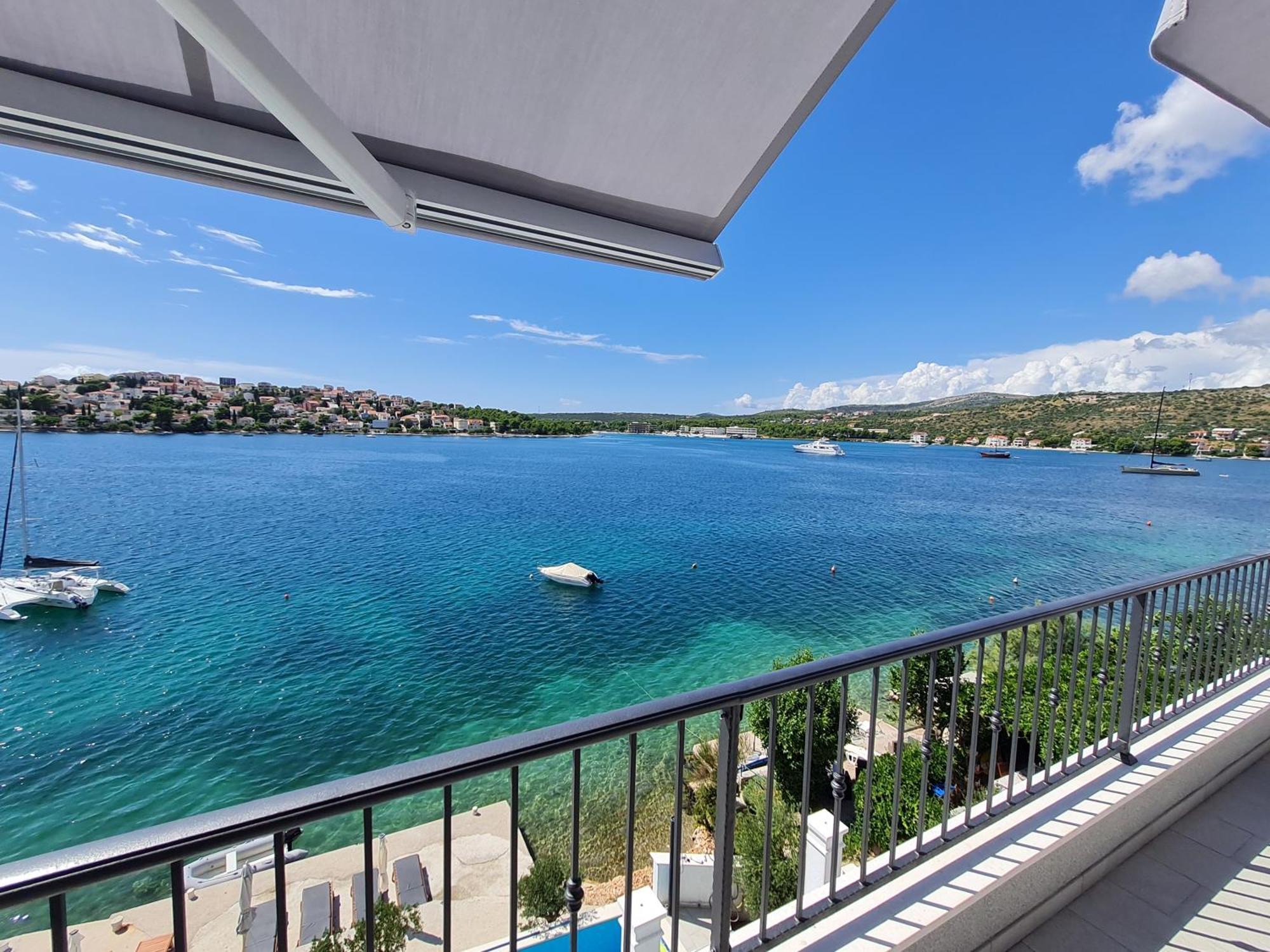 Villa Lux Apartments Rogoznica  Bagian luar foto